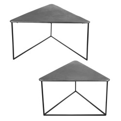 Set de 2 tables basses triangle en métal argenté, longueurs des plateaux de 80 e