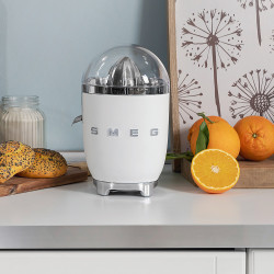 SMEG Presse-agrumes Années 50 Collection (CJF01WHEU)