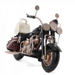 Moto noire avec valise