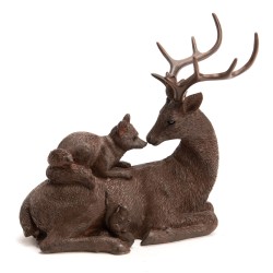 Cerf assis et ses amis